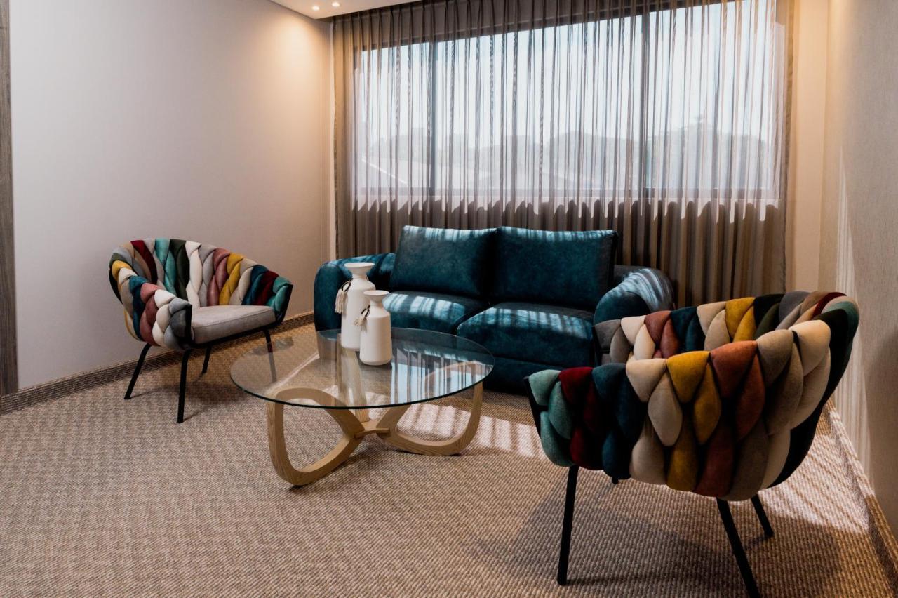 Amari Living Suites บาร์รังกีญา ภายนอก รูปภาพ